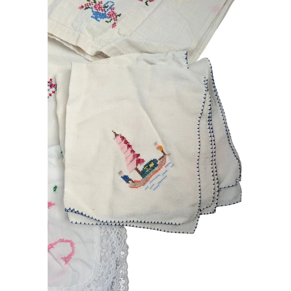 Lot 11 Vintage Linens Napkins Tablecloths Runners Craft Cutter‎ Lot Embroidered